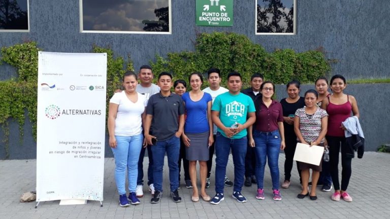 Jóvenes de Ahuachapán son contratados luego de culminar con éxito el proceso de formación apoyado por ALTERNATIVAS