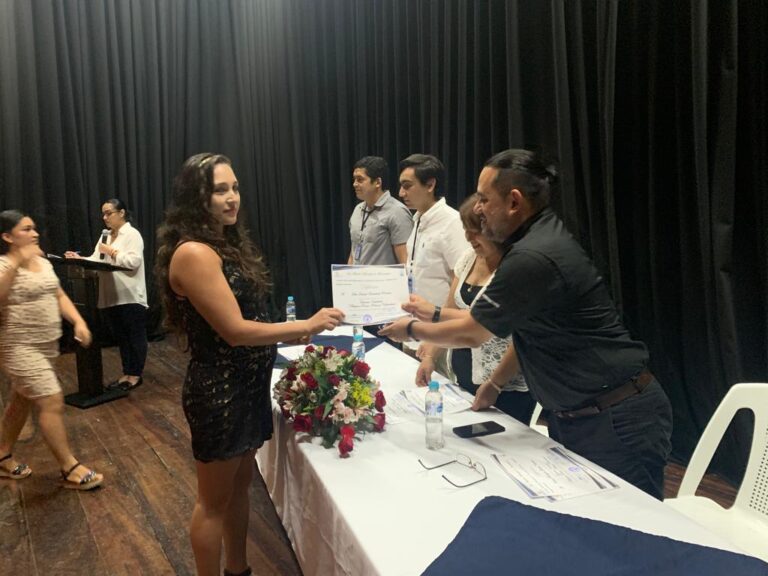 Jóvenes de Ahuachapán concluyen formación como Operarios de Máquinas Industriales
